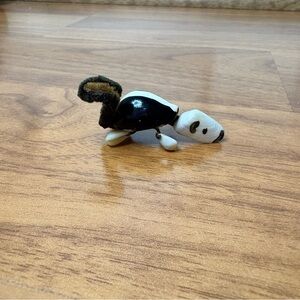 Vintage Mini Miniature Handmade Seashell Skunk Figurine